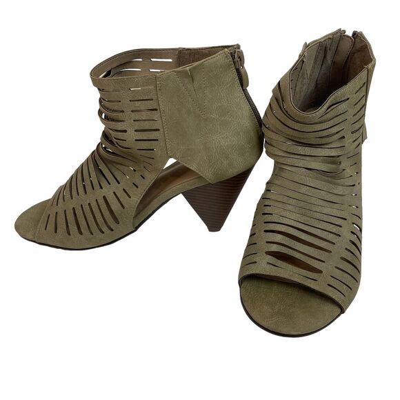 Torrid Peep Toe Ankle Booties Size 7.5 W Wide High Cone Heels Perforated Zip Up - Picture 1 of 8